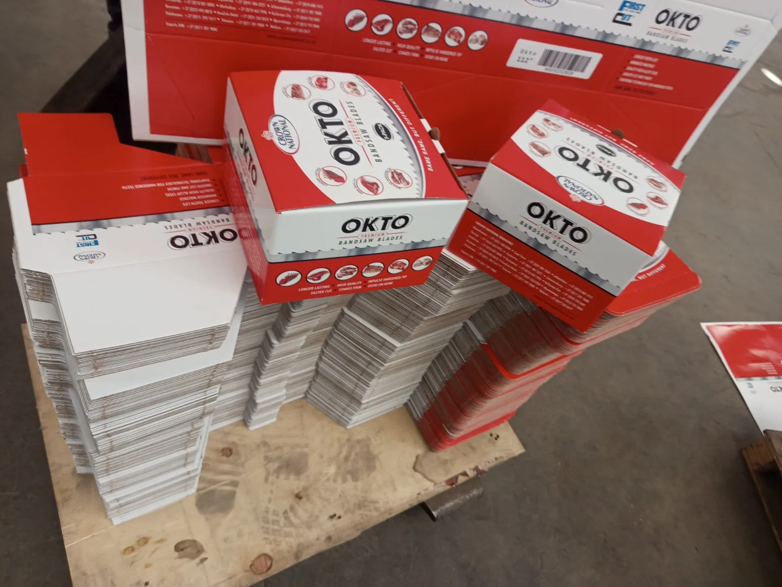 Custom Printed Corrugated Boxes for First Cut – OKTO Premium Bandsaw Blades Finished OKTO Premium Bandsaw Blades boxes with bulk box blanks in production
